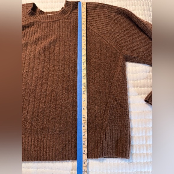 Athleta Layover Crew Neck Sweater Sz L Merino Wool Blend  very Soft(i9 - Picture 7 of 10